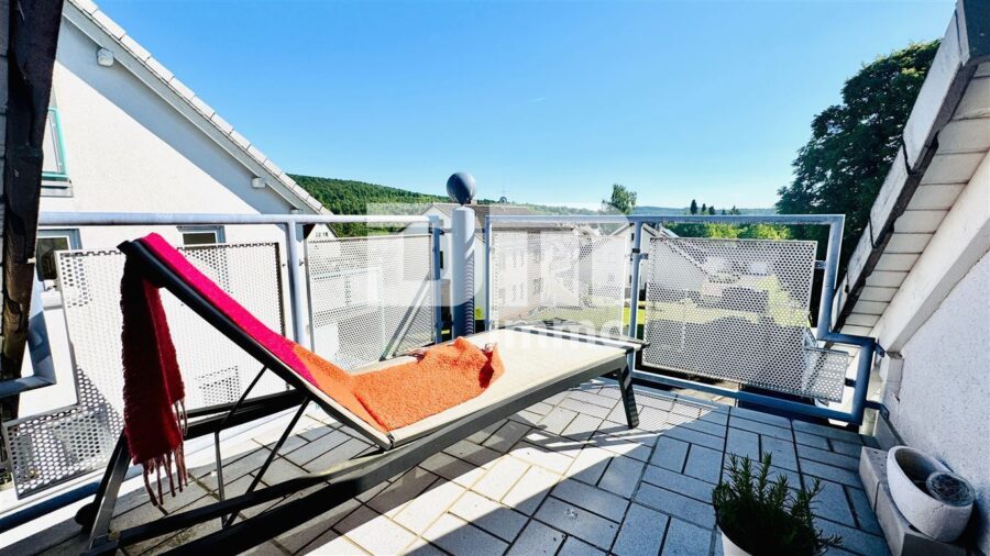 Gepflegte Maisonette Wohnung mit Studio 2x Balkon und PKW Stellplatz in Traumlage - Ebene 1 Balkon 1 Panoramablick